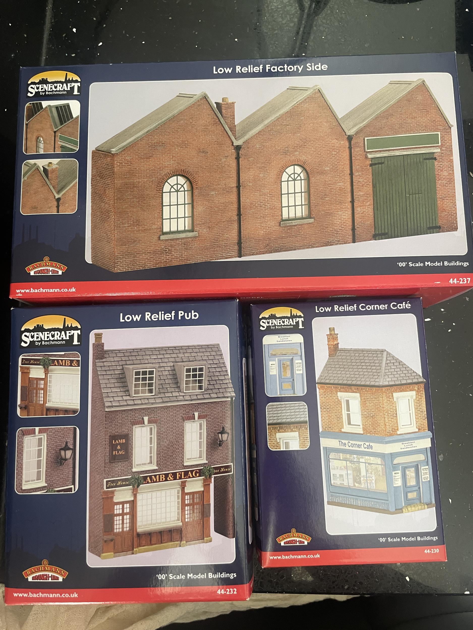 THREE OO GAUGE SCENECRAFT BY BACHMANN MODEL BUILDINGS TO INCLUDE A LOW RELIEF FACTORY SIDE, PUB