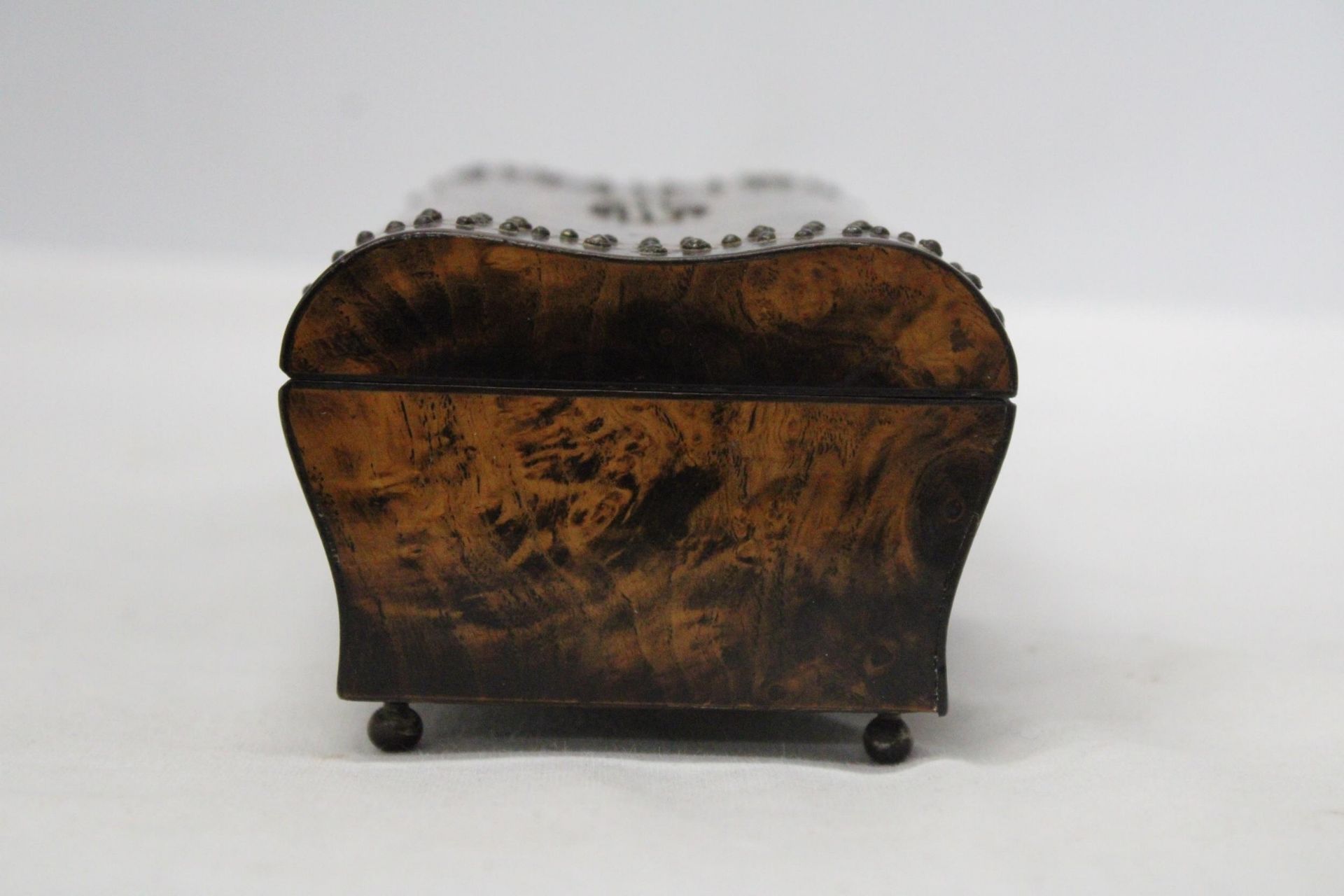 A BOMBAY FRONTED AND TOPPED VICTORIAN TRINKET BOX - Image 3 of 5