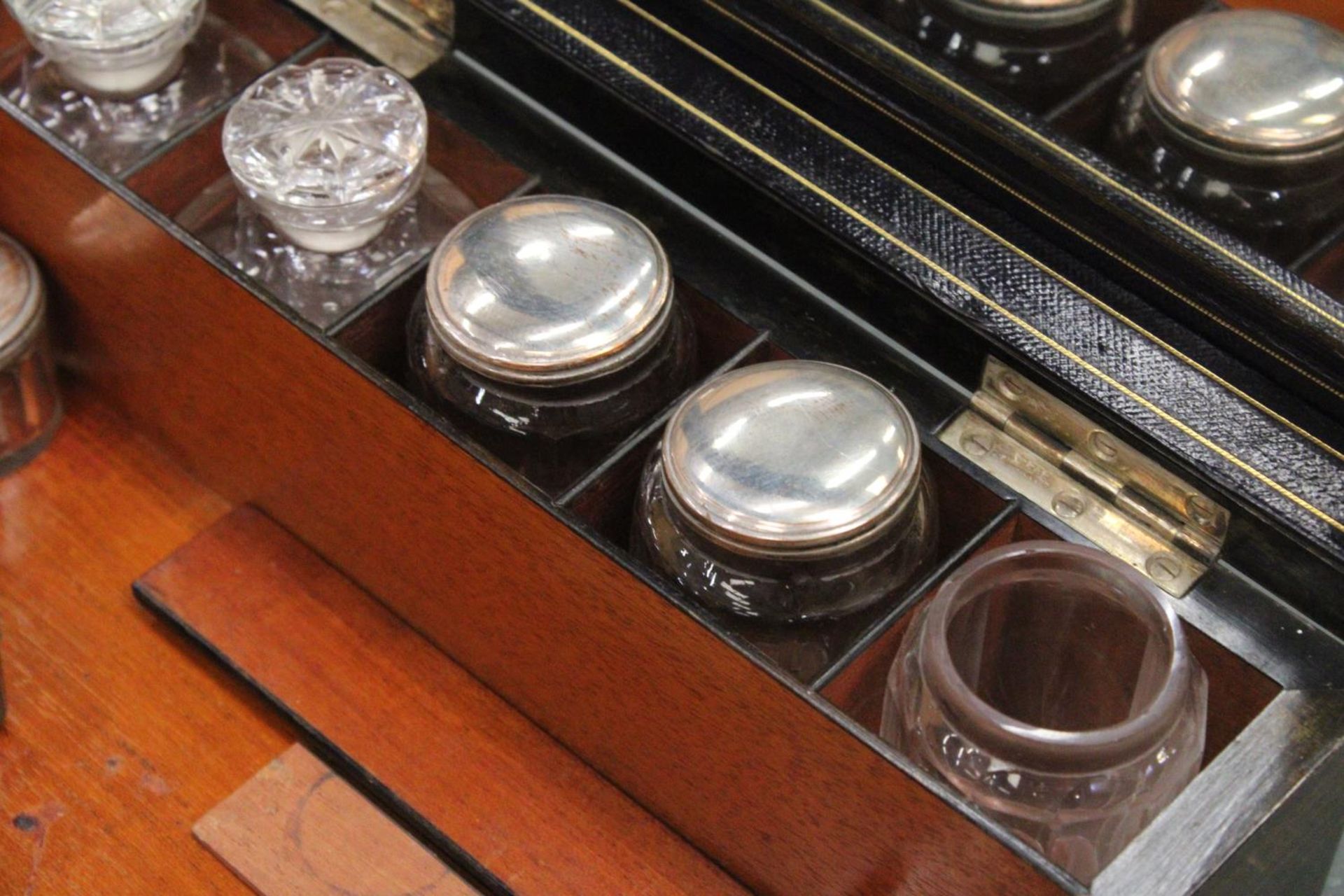 A VINTAGE MAHOGANY CASED WRITING BOX WITH A SECRET DRAWER TO INCLUDE INKWELLS, AND SILVER PLATED - Image 3 of 6