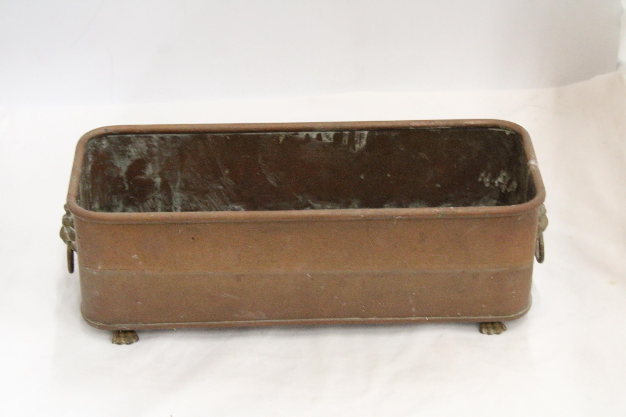 A VINTAGE COPPER PLANTER WITH LIONS HEAD HANDLES AND FEET - Image 2 of 5