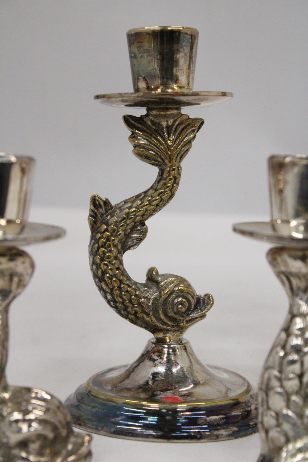 TWO VINTAGE ORNATE SILVER PLATED KOI CARP CANDLE HOLDERS PLUS THREE FURTHER KOI FISH CANDLE STICKS - Image 3 of 7