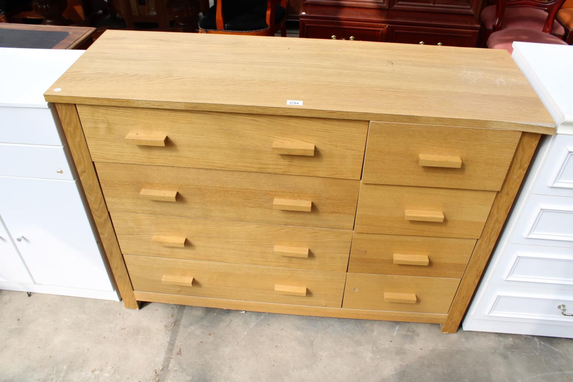 A MODERN OAK EFFECT CHEST OF FOUR SHORT AND FOUR LONG DRAWERS, 50" WIDE