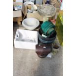A LARGE ASSORTMENT OF GARDEN ITEMS TO INCLUDE A BIRDBATH AND, A WHITE SINK AND A CONCRETE BOOT