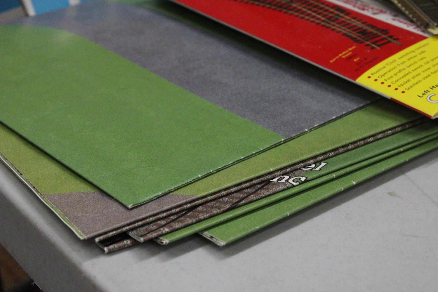 VARIOUS TRAIN TRACKS 00 GAUGE TO INCLUDE TWO HORNBY AND SOME TRAIN LAYOUT SHEETS - Image 5 of 7