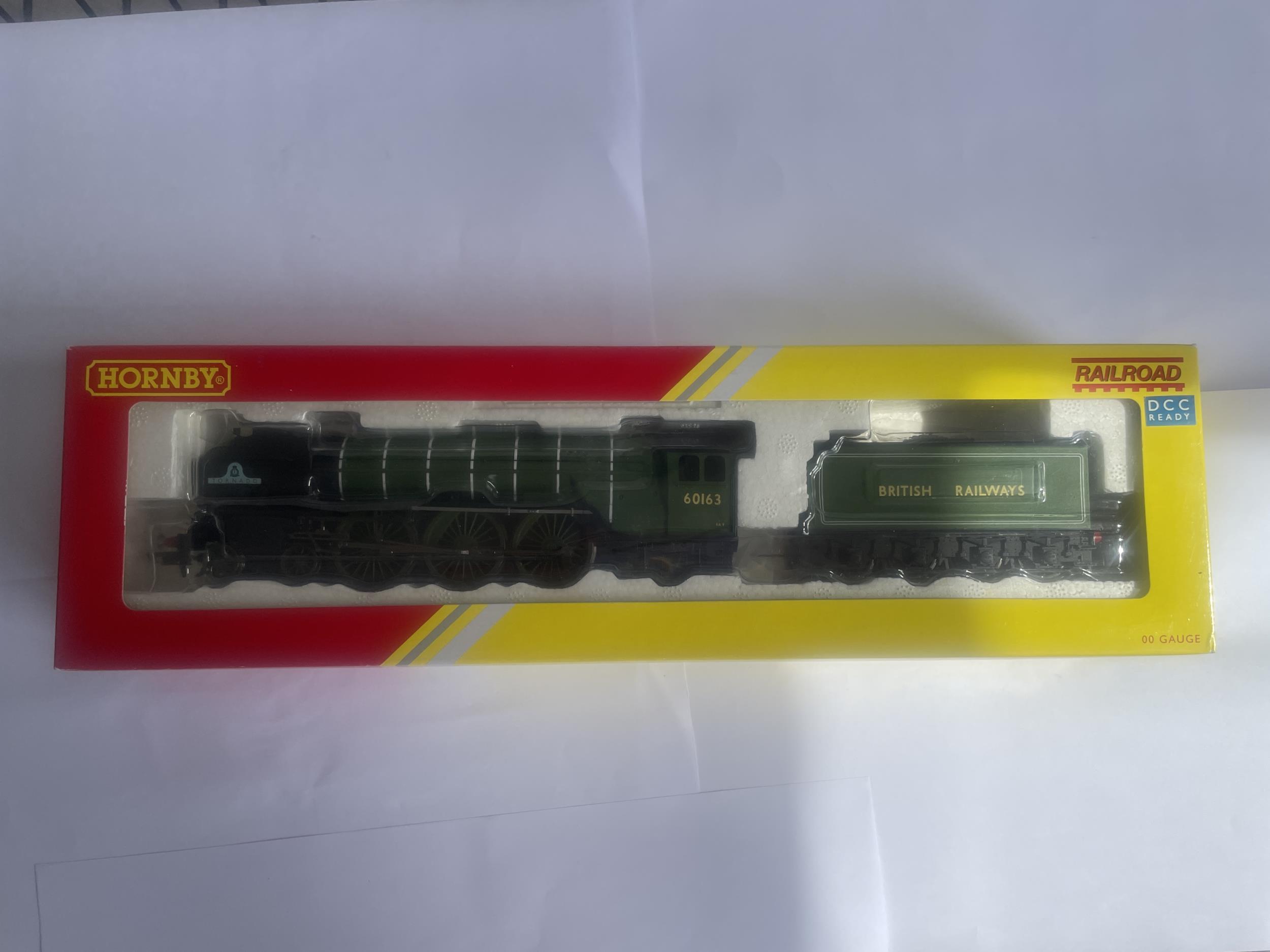 AN AS NEW AND BOXED HORNBY 00 GAUGE STEAM LOCOMOTIVE TORNADO BR CLASS A1
