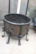 A LARGE VINTAGE AND DECORATIVE COPPER PLANTER WITH WROUGHT IRON STAND (D:53CM)