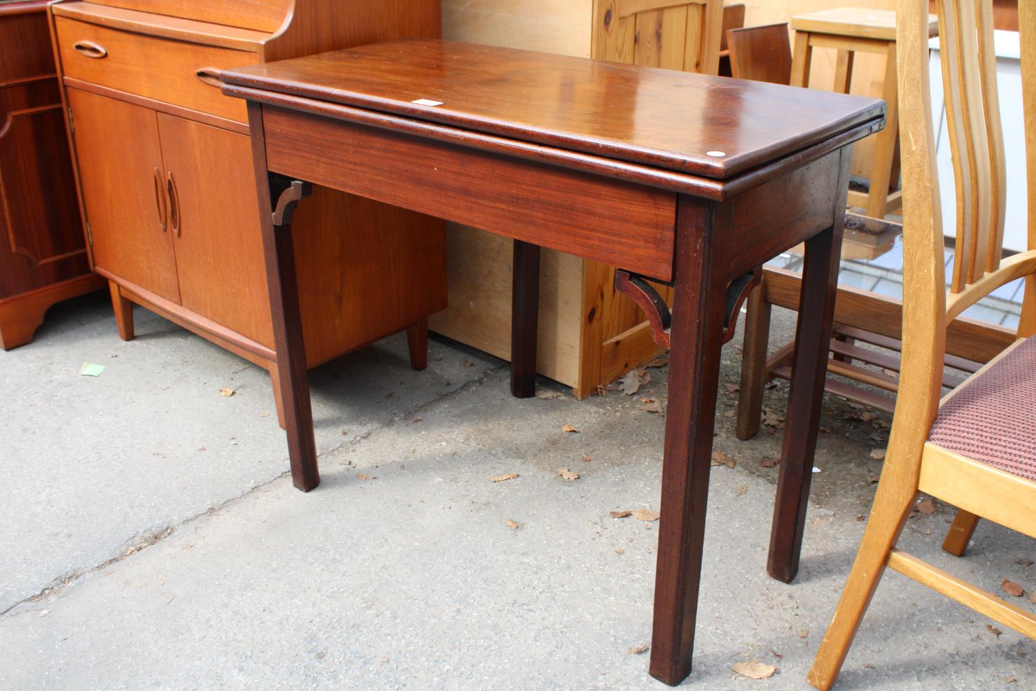 A GEORGIAN MAHOGANY FOLD-OVER TEA TABLE WITH SINGLE DRAWER, 35" WIDE - Image 2 of 3