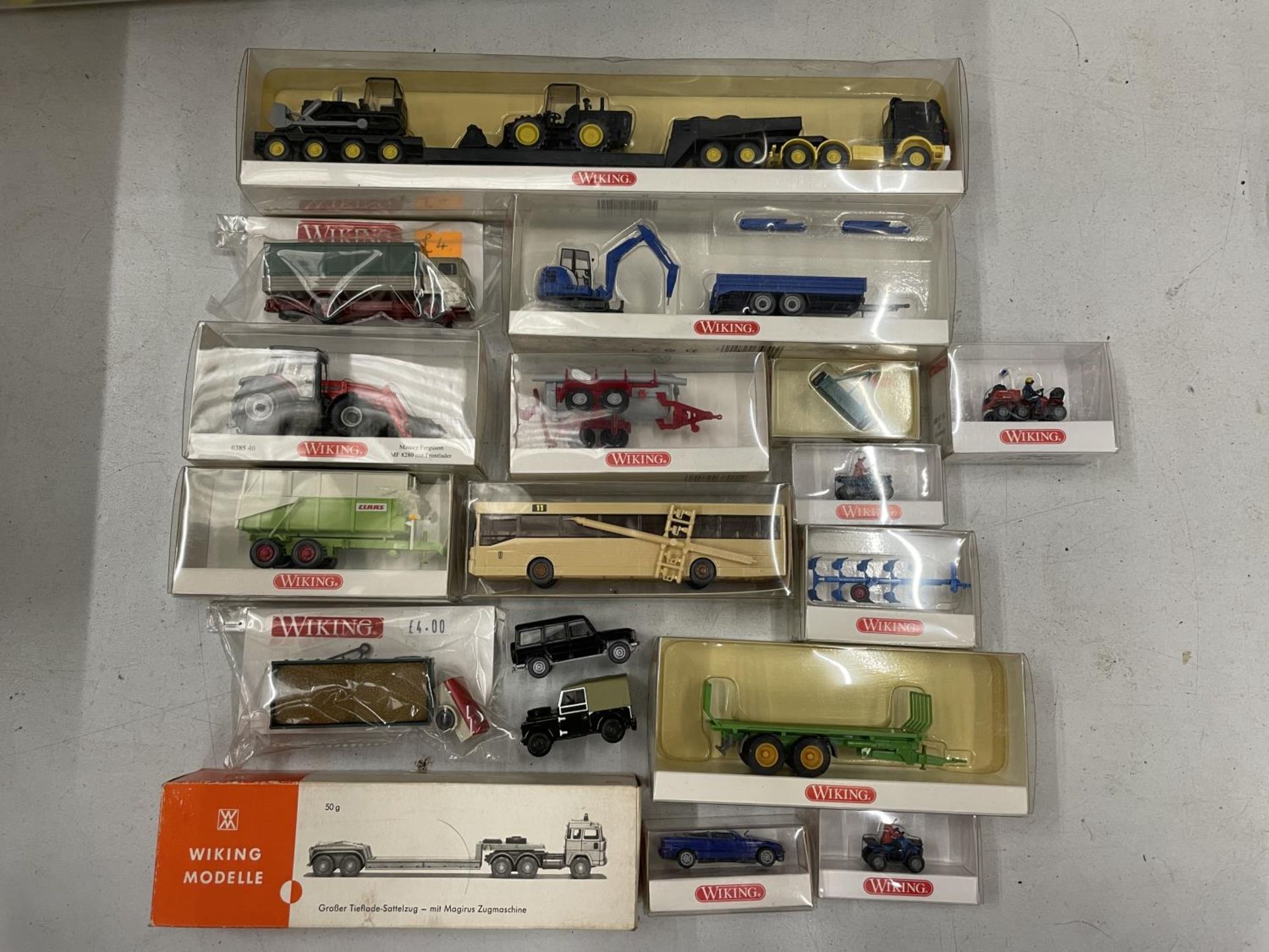 EIGHTEEN 1:87 SCALE MIXED VEHICLES, TWO UNBOXED