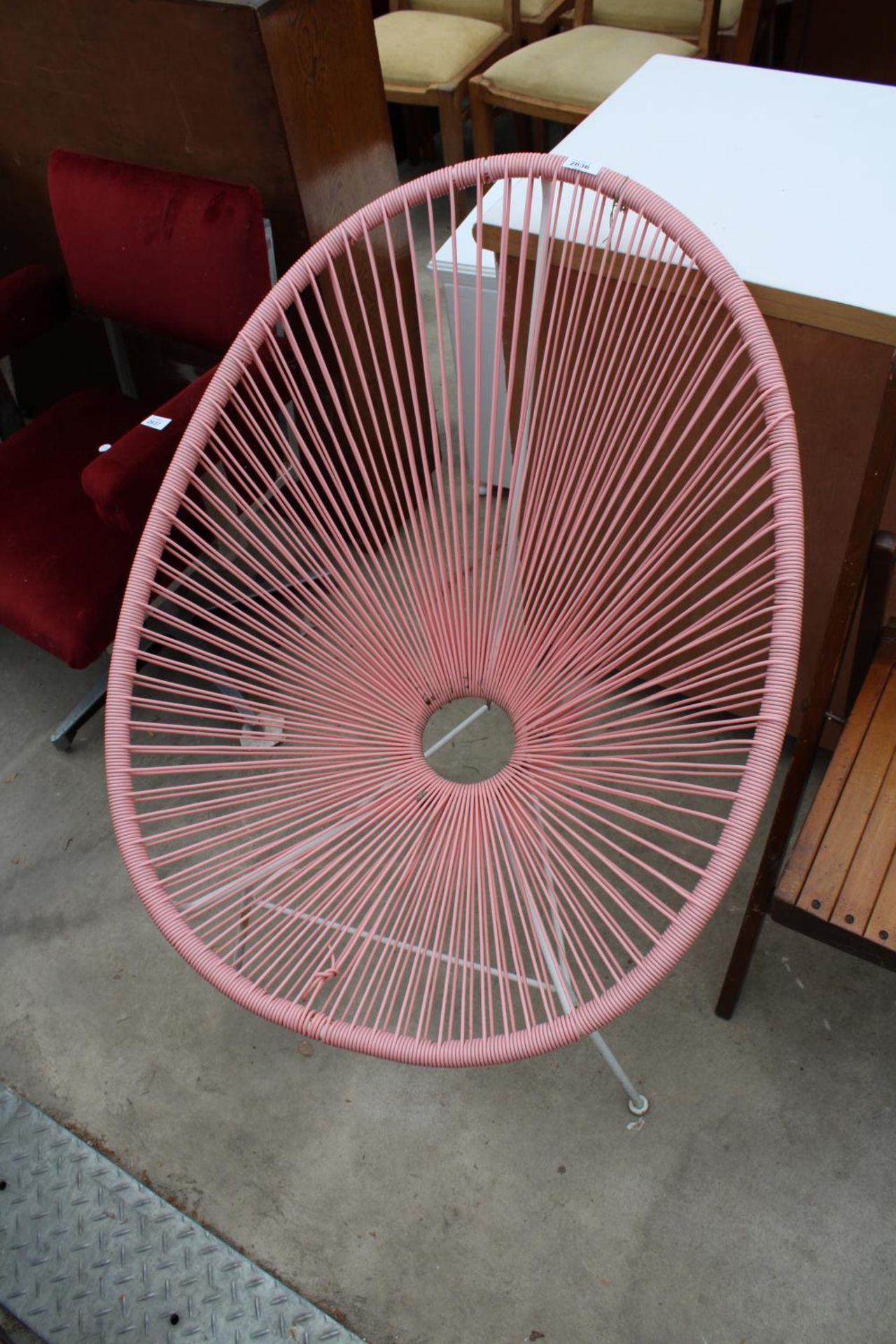 A RETRO PINK VINYL CORD APAPULCO STYLE CHAIR - Image 2 of 2