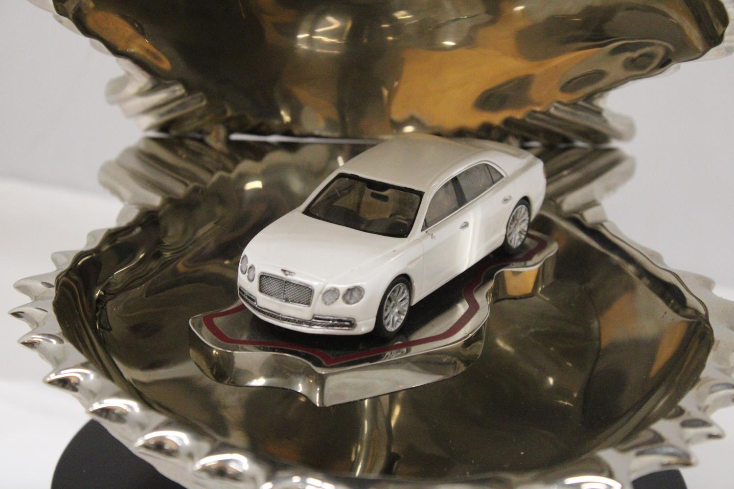 A LARGE CHROME OYSTER SHELL, ENCLOSING A BENTLEY CAR, ON A BASE, HEIGHT 30CM, DIAMETER APPROX 24CM - Image 3 of 6