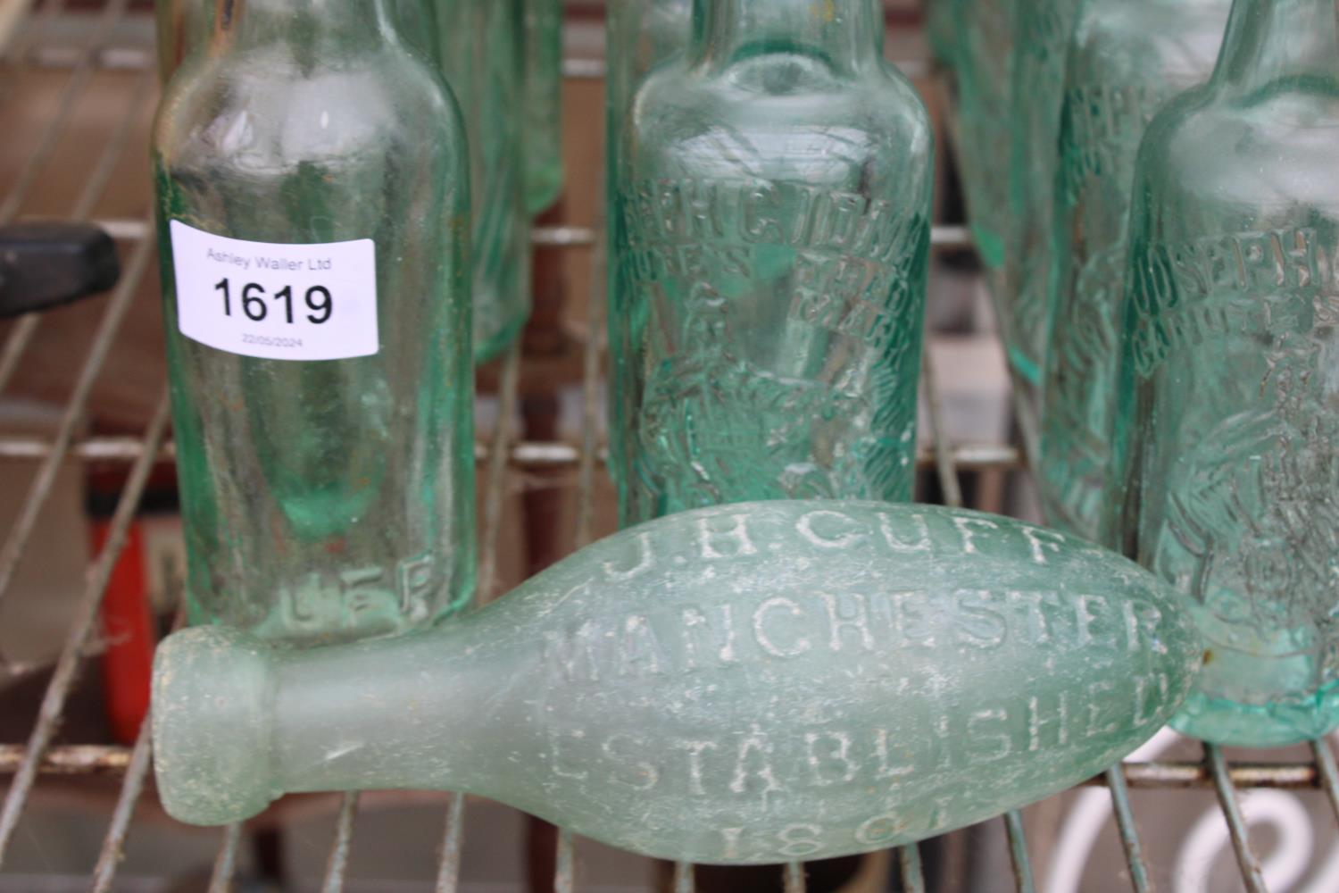 A LARGE ASSORTMENT OF VINTAGE GLASS BOTTLES BEARING VARIOUS LOCAL LOCATIONS TO INCLUDE KNUTSFORD, - Image 3 of 3