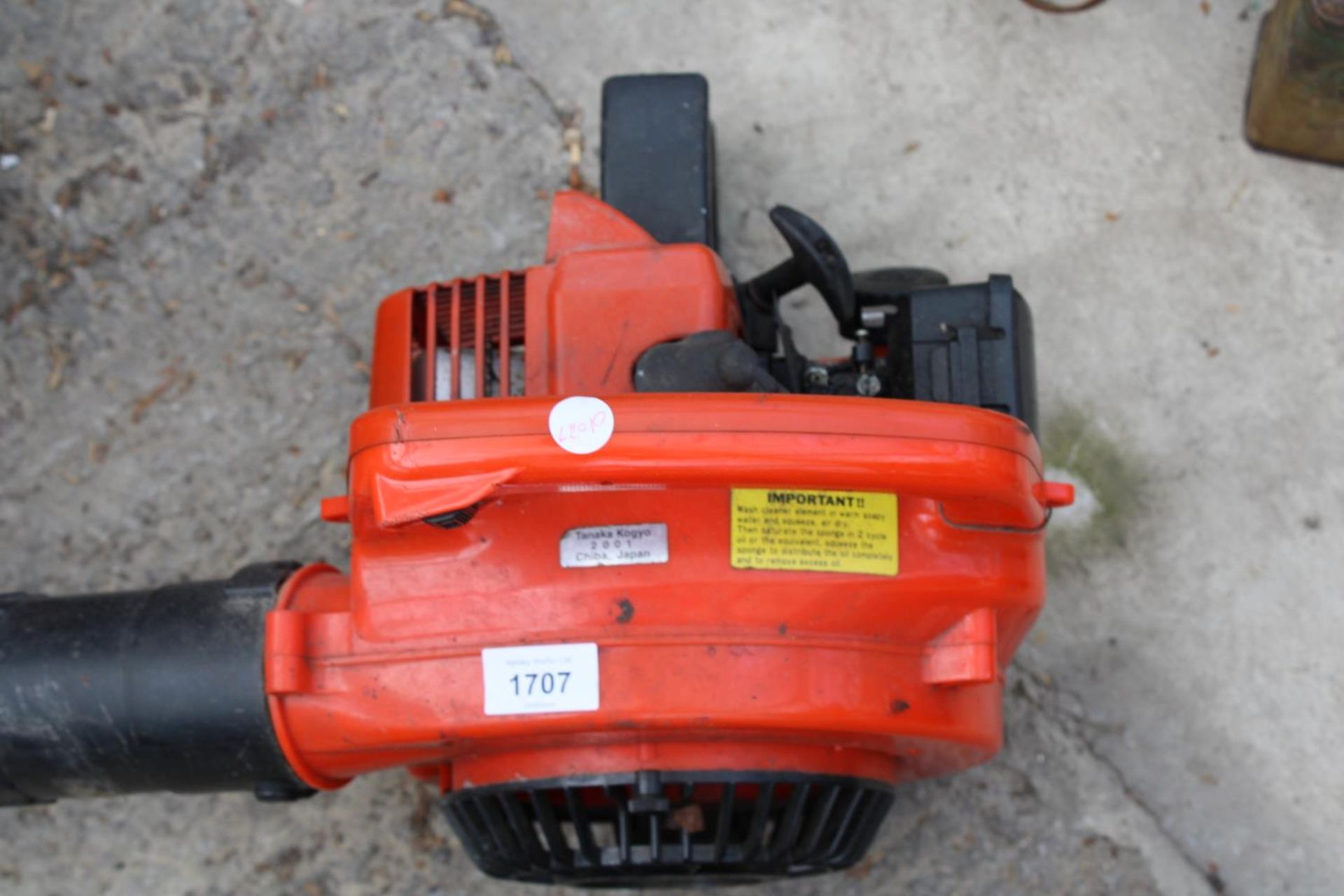 A TENAKA PRO FORCE PETROL LEAF BLOWER - Image 2 of 2