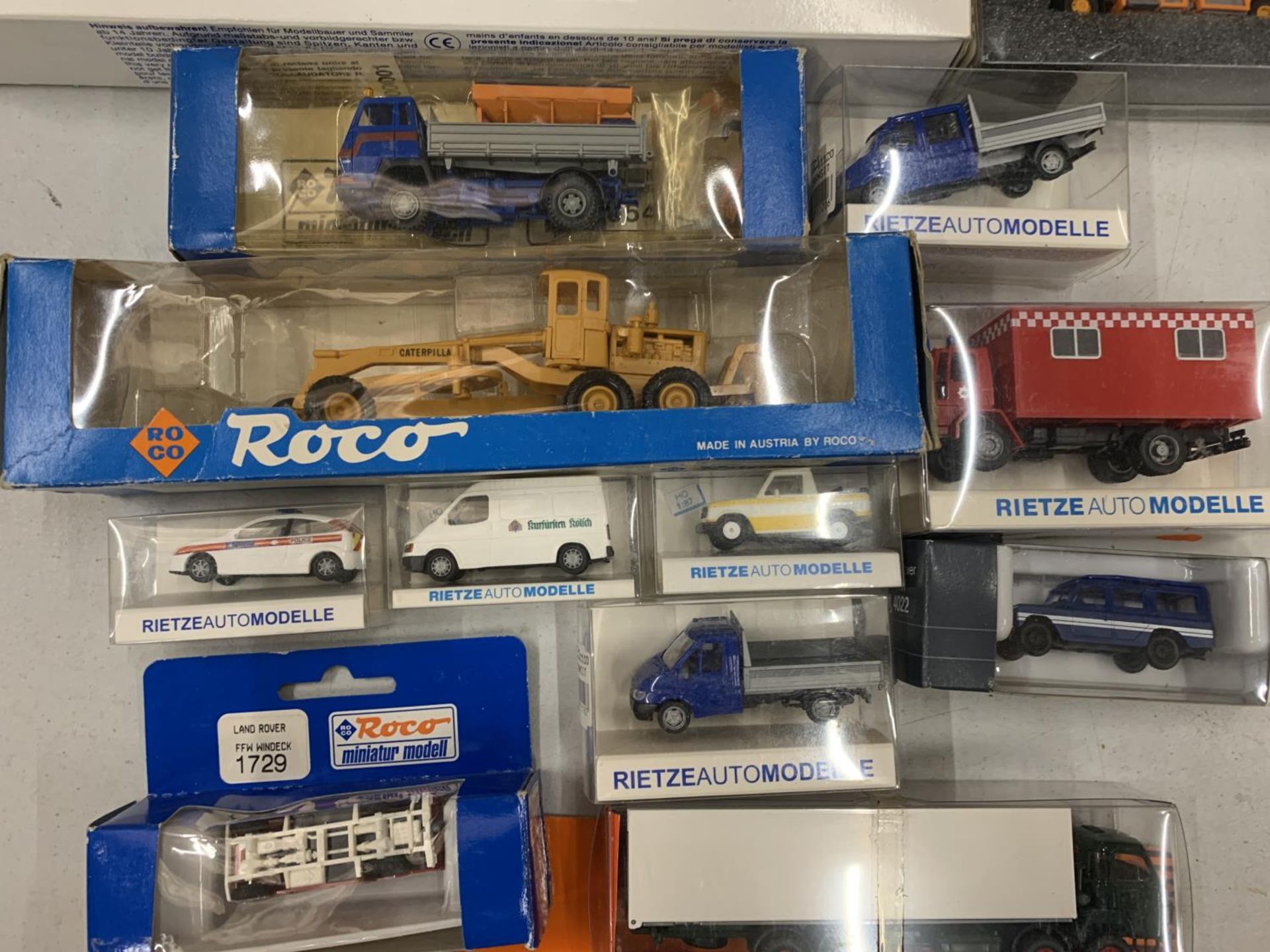 NINETEEN BOXED VEHICLES AND SETS TO INCLUDE ROCO, RIETZE ETC - Image 3 of 4