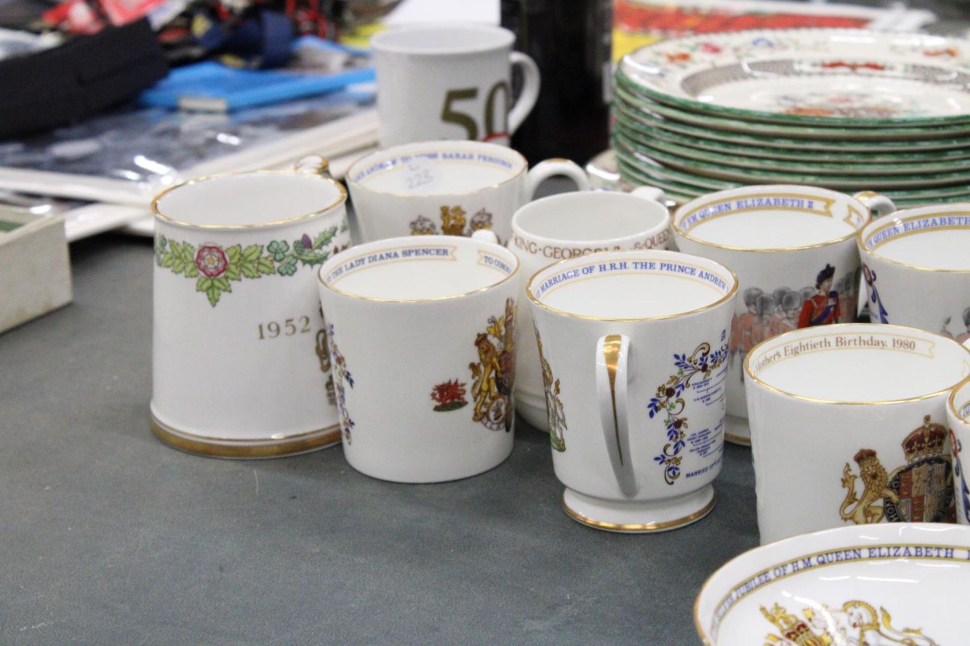 A COLLECTION OF COMMEMORATIVE WARE TO INCLUDE SPODE, AYNSLEY, MUGS ETC PLUS A BOM-BOM DISH WITH A - Image 2 of 7
