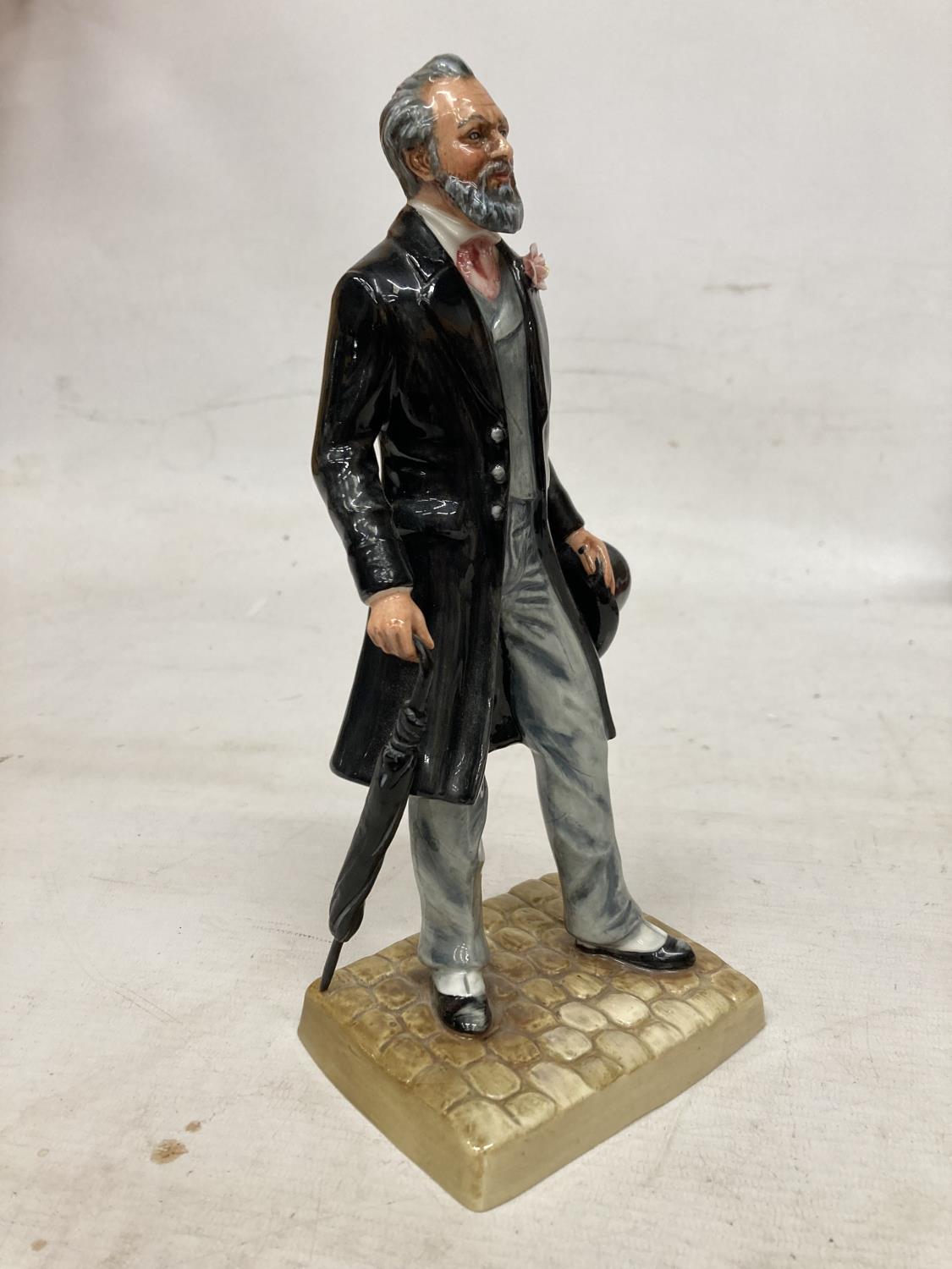 A LIMITED EDITION ROYAL DOULTON FIGURE SIR HENRY DOULTON HN 3891 - Image 6 of 7