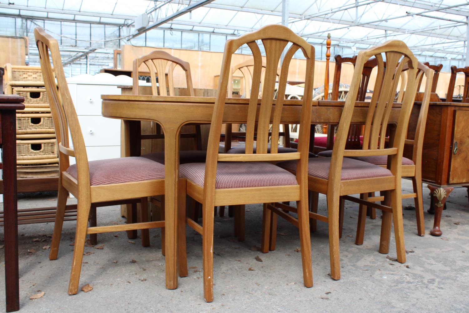 A PARKER KNOLL RETRO TEAK EXTENDING DINING TABLE 60" X 39" (LEAF 21") AND SIX DINING CHAIRS - Bild 2 aus 4