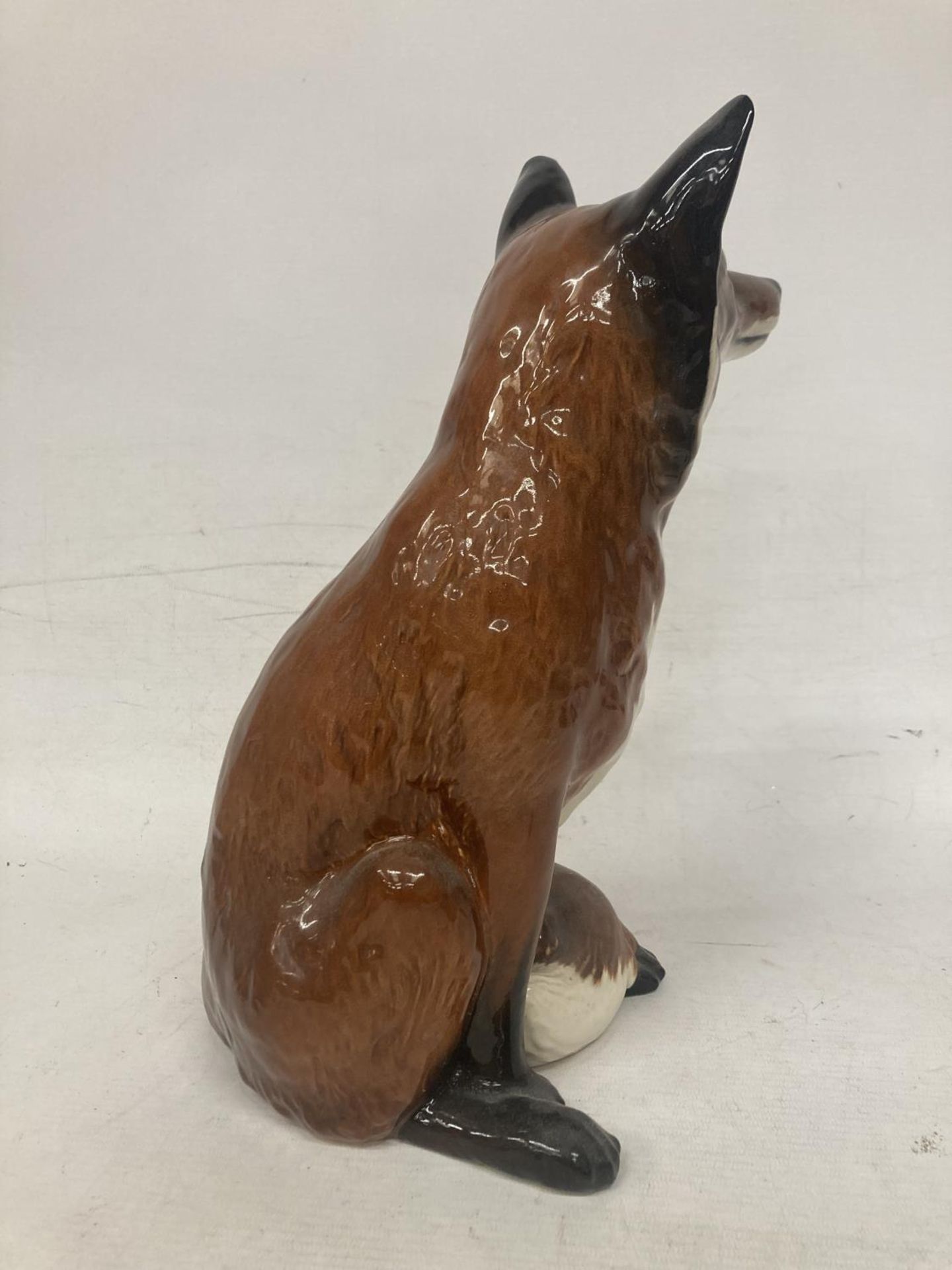 A LARGE MODEL OF A BESWICK FIRESIDE FOX - Image 3 of 5