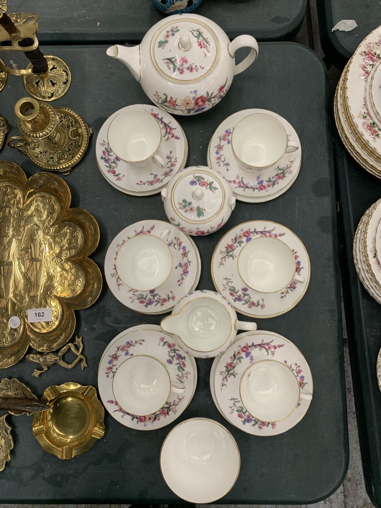 A VINTAGE WEDGWOOD 'DEVON SPRAYS', TEASET TO INCLUDE A TEAPOT, A SUGAR BOWL, CREAM JUG, CUPS, - Image 6 of 6