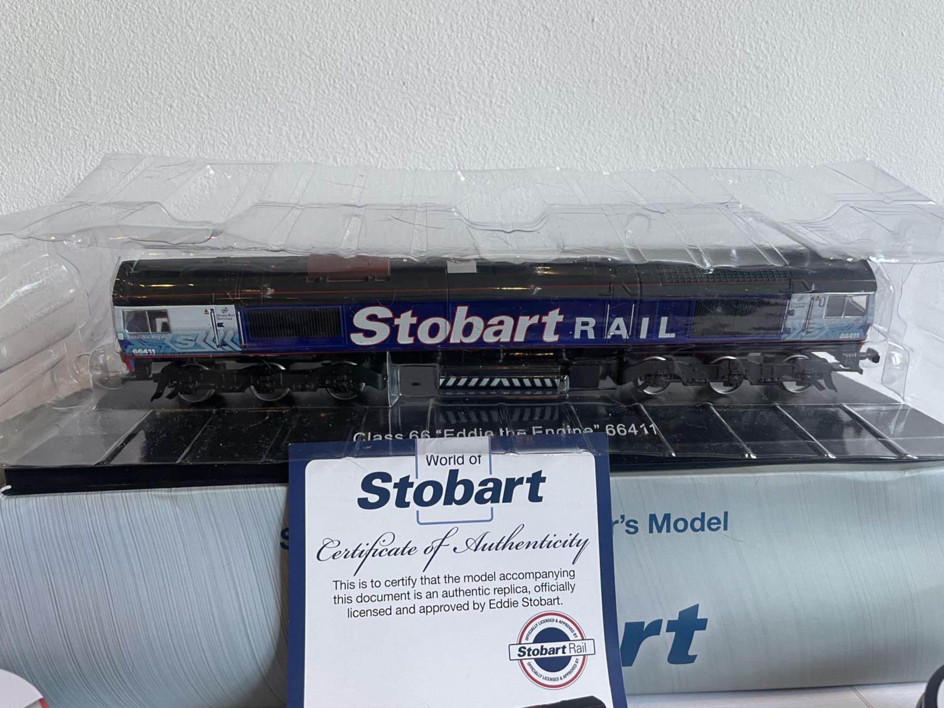 VARIOUS STOBART ITEMS TO INCLUDE A BOXED CLASS 66 EDDIE THE ENGINE (WITH COA), TWO SETS OF SIX - Image 2 of 5