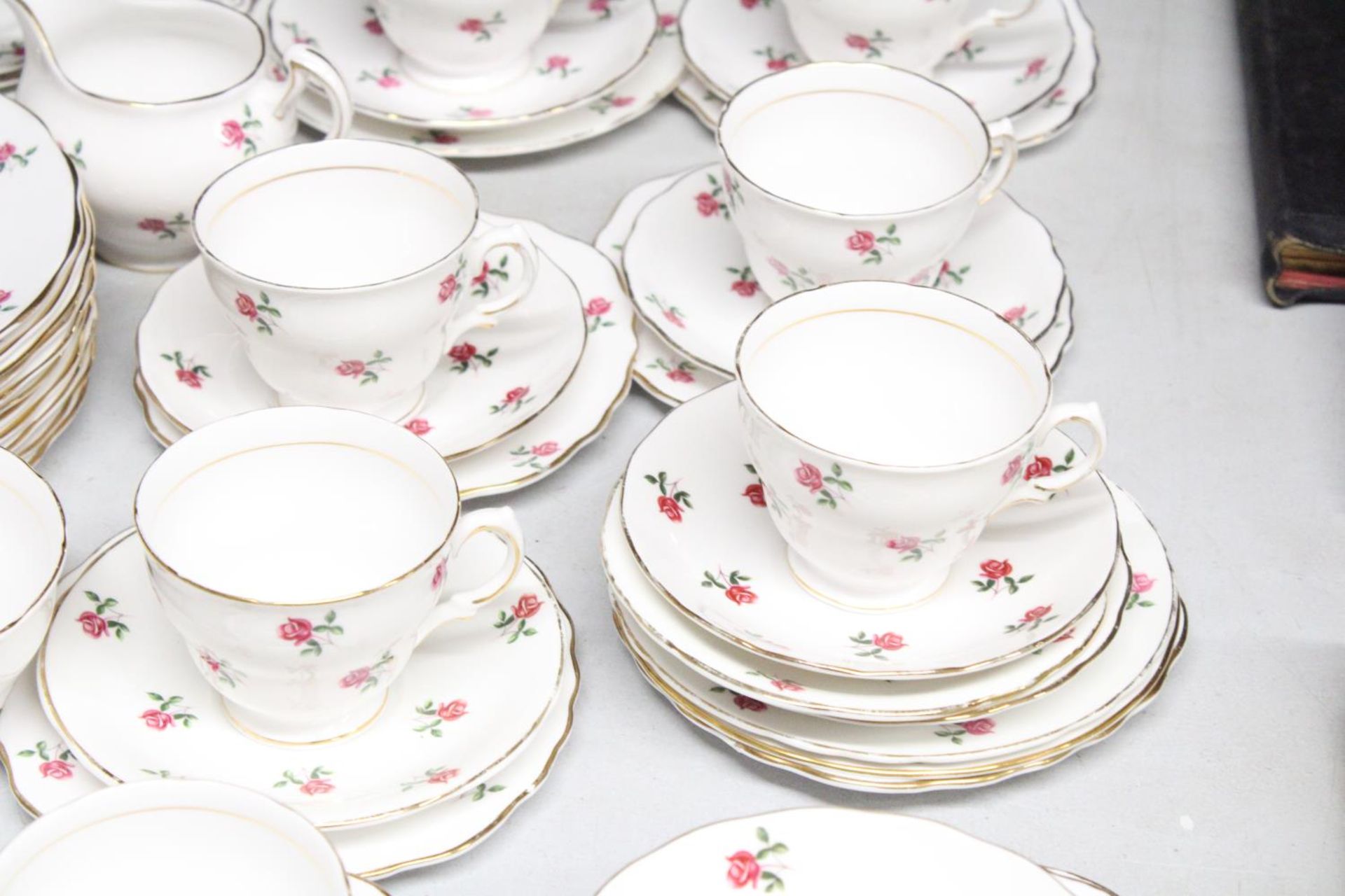 A VINTAGE COLCLOUGH CHINA TEASET, WITH ROSE PATTERN TO INCLUDE PLATES, CREAM JUGS, A SUGAR BOWL, - Image 3 of 5