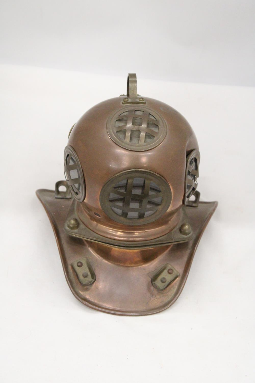 A VINTAGE COPPER AND BRASS DIVERS HELMET - Bild 6 aus 6