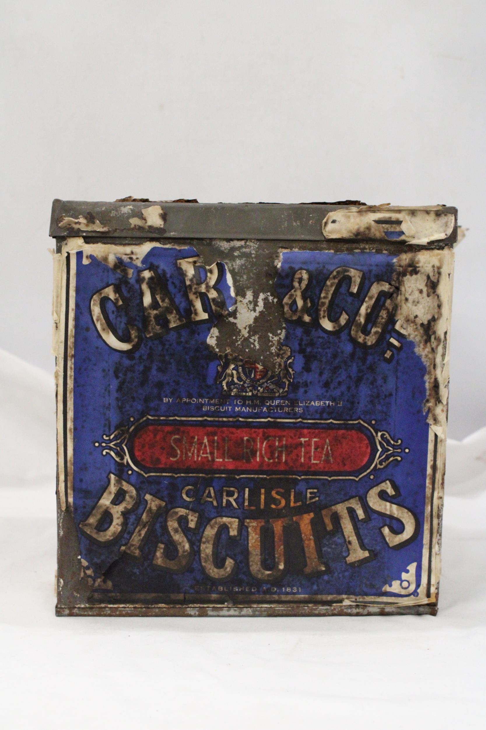 A CARRS OF CARLISLE LARGE BISCUIT TIN - APPROXIMATELY 26CM X 23CM - Image 4 of 5
