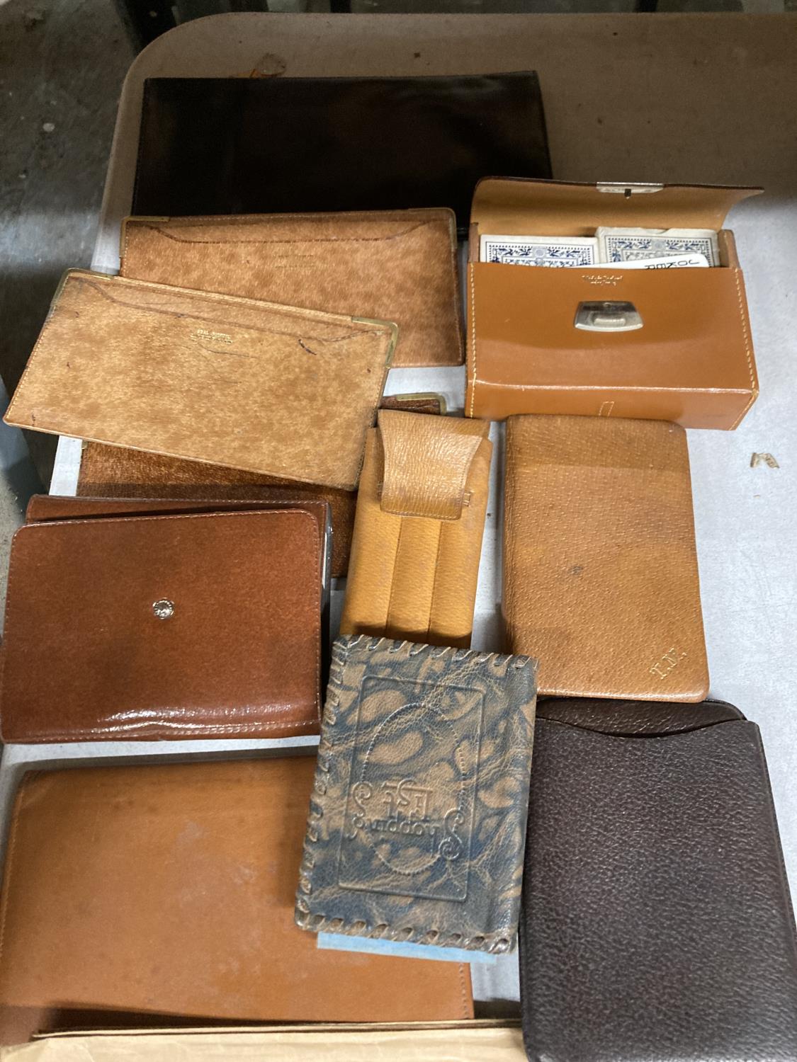 A QUANTITY OF VINTAGE LEATHER WALLETS, CASED PLAYING CARDS, 'FONDOSCOPES', ETC - Image 2 of 2