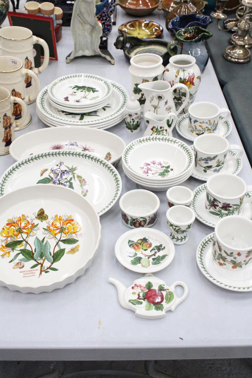 A LARGE QUANTITY OF PORTMEIRION BONTANIC GARDEN DINNERWARE - TO INCLUDE JUGS, PLATES, EGG CUPS ETC