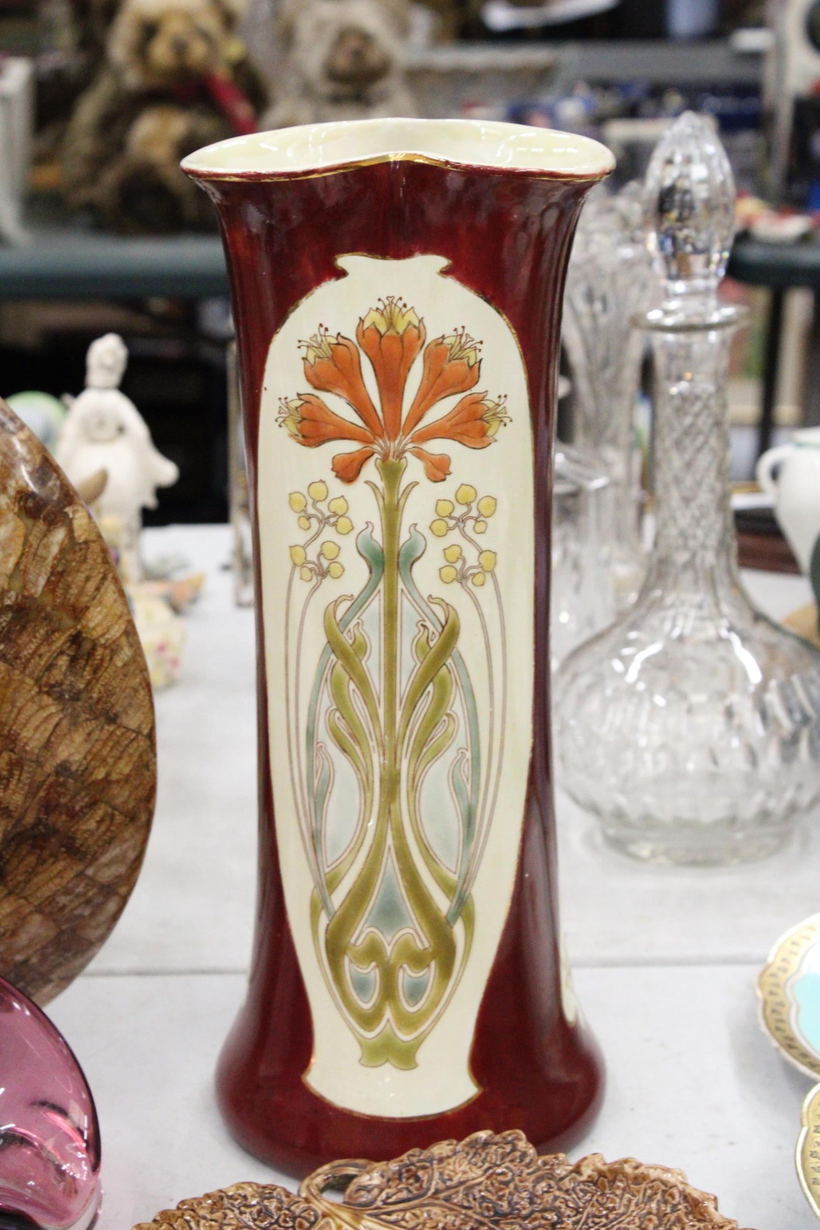 A LATE 19TH EARLY/20TH CENTURY TUBELINED ART NOUVEAU VASE AND A LEAF DISH - Image 2 of 6
