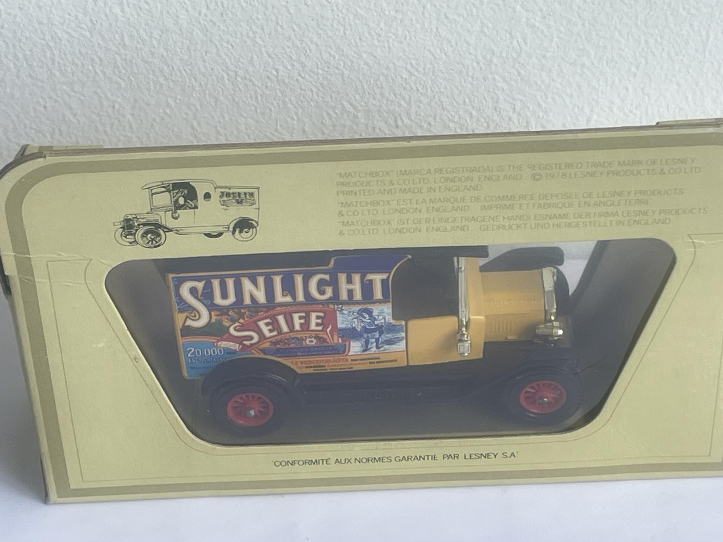 A BOXED MODELS OF YESTERYEAR SUNLIGHT SEIFE 1912 FORD MODEL T - Bild 3 aus 4