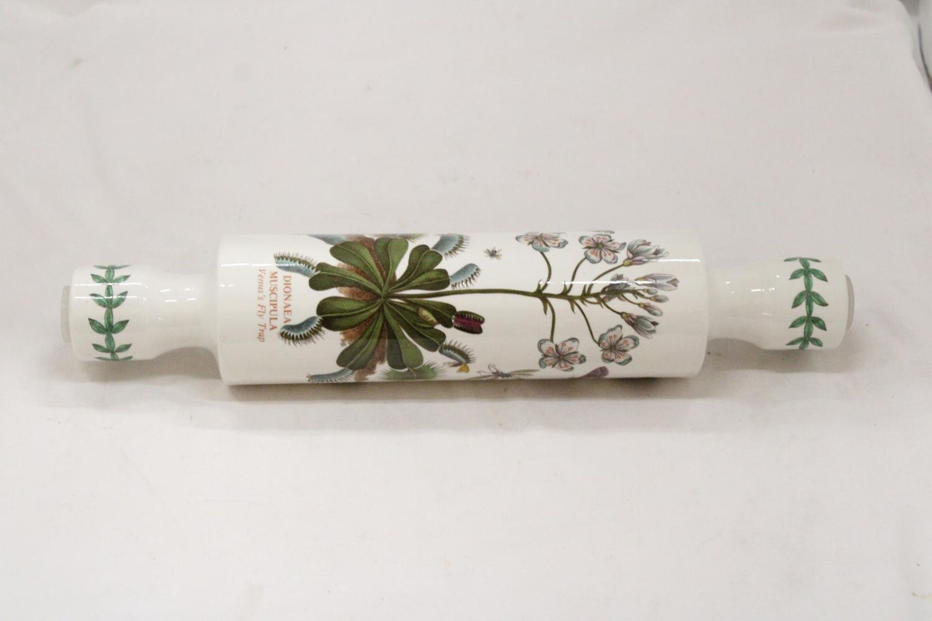 AN AS NEW PORTMERION VENUS FLY TRAP BOTANIC GARDEN ROLLING PIN