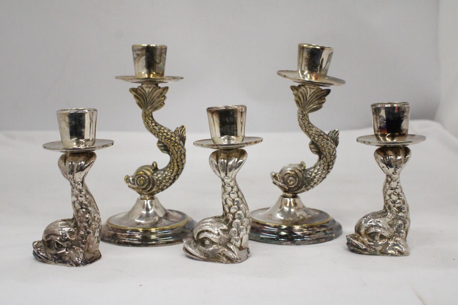 TWO VINTAGE ORNATE SILVER PLATED KOI CARP CANDLE HOLDERS PLUS THREE FURTHER KOI FISH CANDLE STICKS - Image 5 of 7
