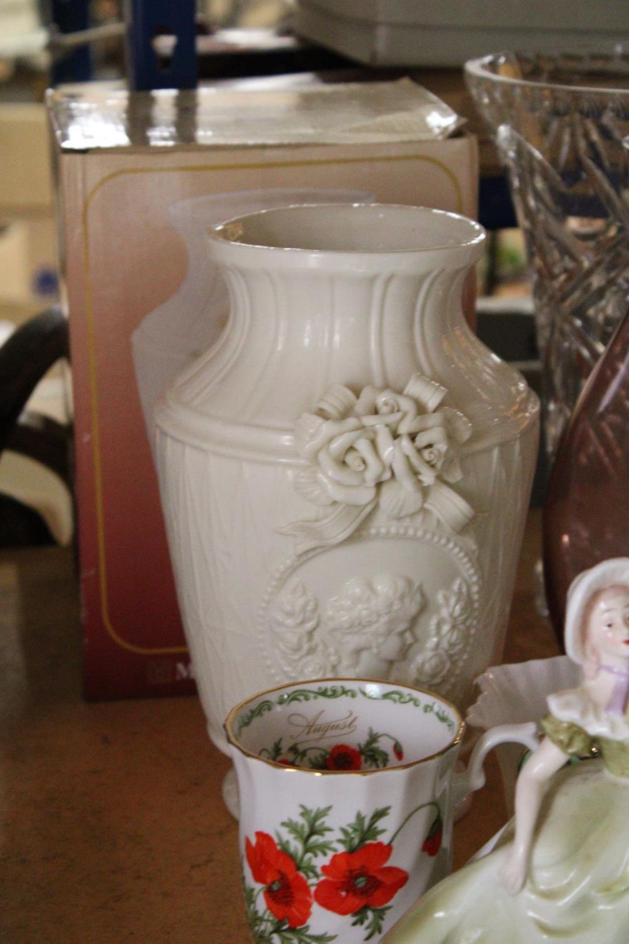 A MIXED LOT TO INCLUDE A GREEN ORIENTAL TEASET, INCLUDING A COFFEE POT, CREAM JUG, SUGAR BOWL, - Image 7 of 7