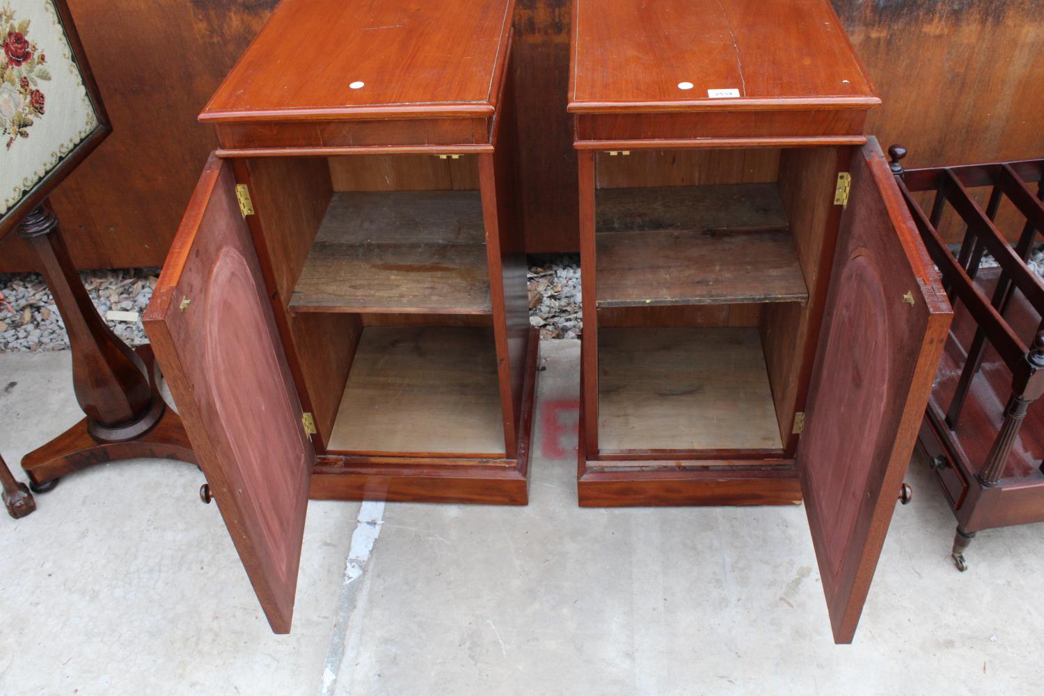 A PAIR OF VICTORIAN MAHOGANY POT CUPBOARDS - Image 3 of 4