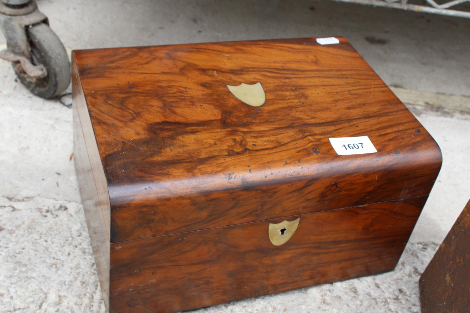 A VINTAGE WALNUT SEWING BOX WITH SILK INTERIOR AND INDIVIDUAL COMPARTMENTS - Image 2 of 5