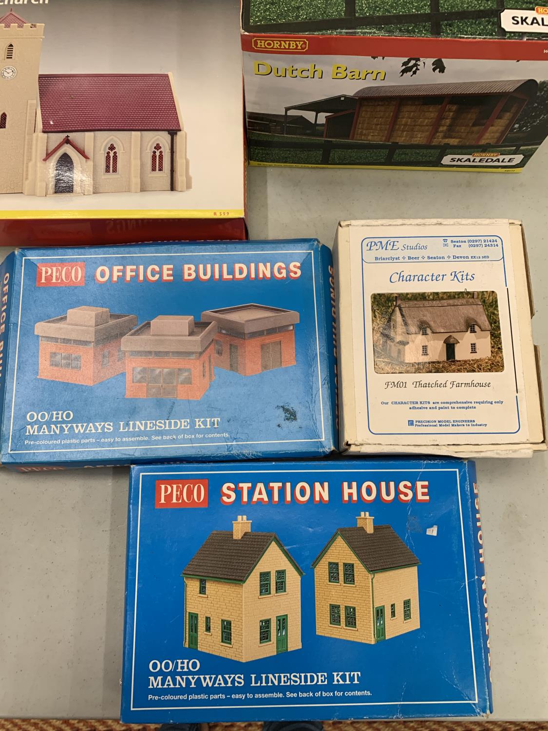 SEVEN BOXED MODEL BUILDING KITS TO INCLUDE HORNBY, BACHMANN AND PECO - Image 4 of 8