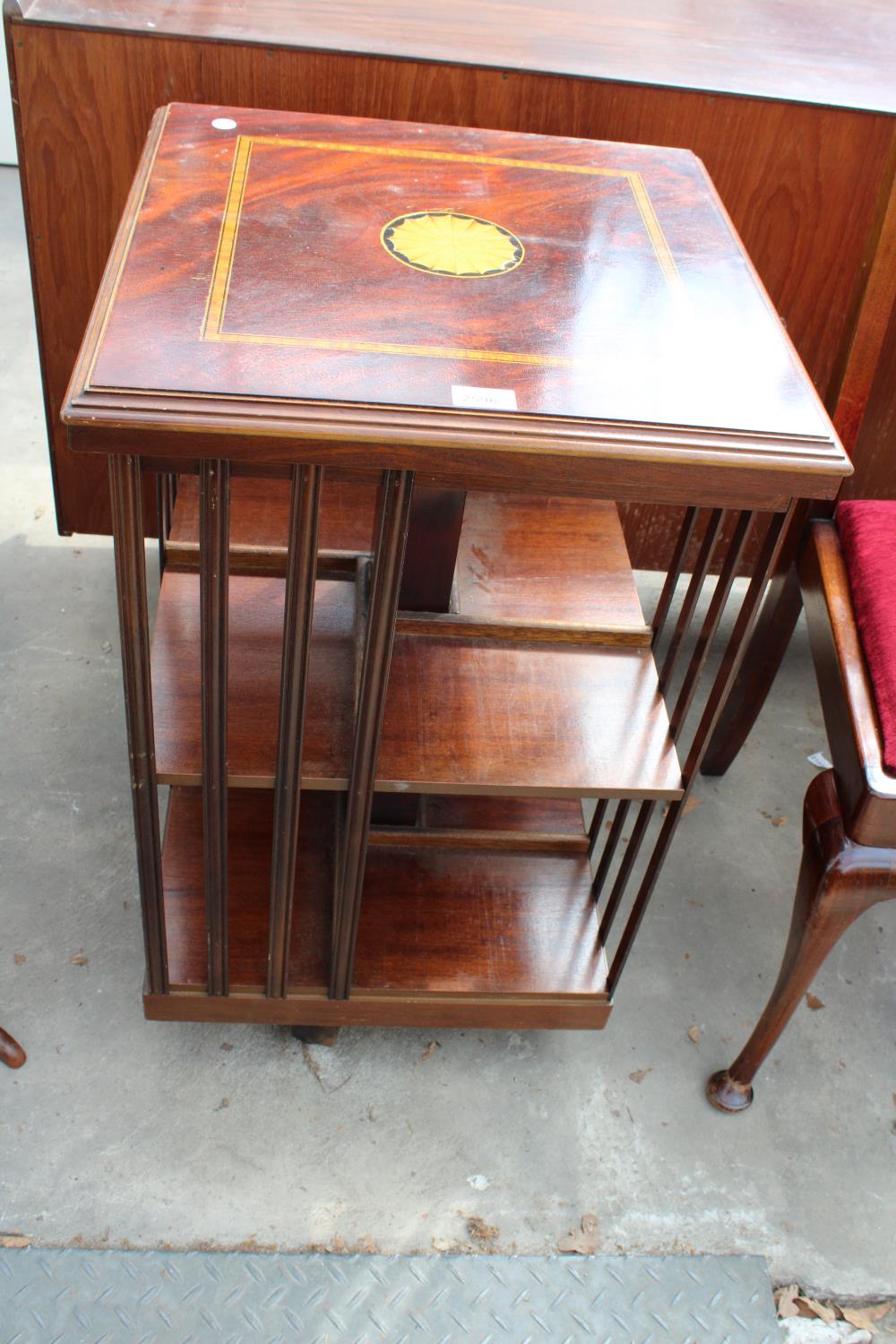 A MAHOGANY AND INLAID EDWARDIAN STYLE REVOLVING BOOKCASE, 19" SQUARE