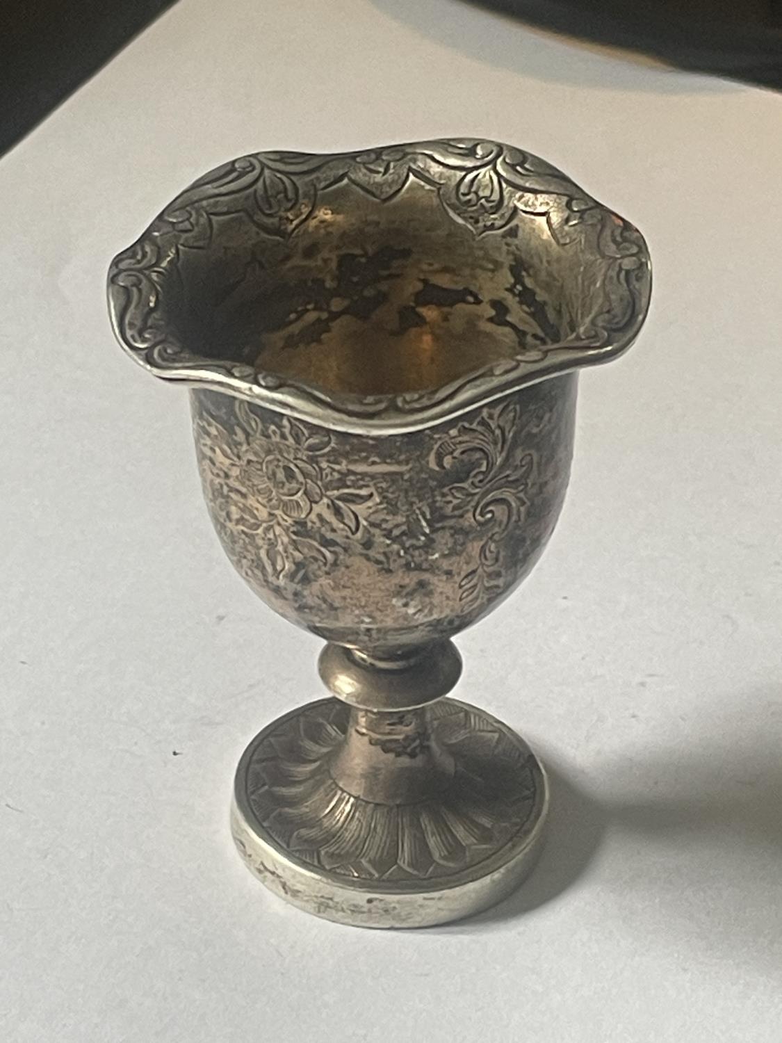 A HALLMARKED VICTORIAN SILVER EGG CUP
