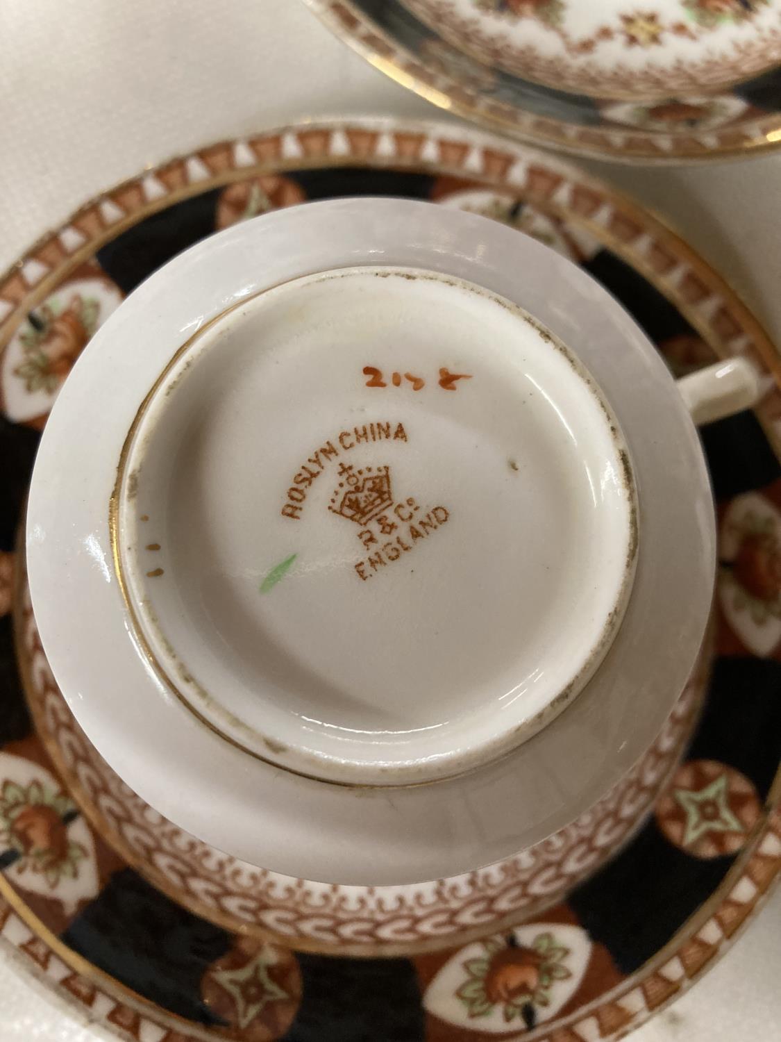 AN ANTIQUE, REID AND CO, ROSLYN, IMARI CHINA TEASET TO INCLUDE, CAKE PLATES, A CREAM JUG, SUGAR - Image 4 of 5