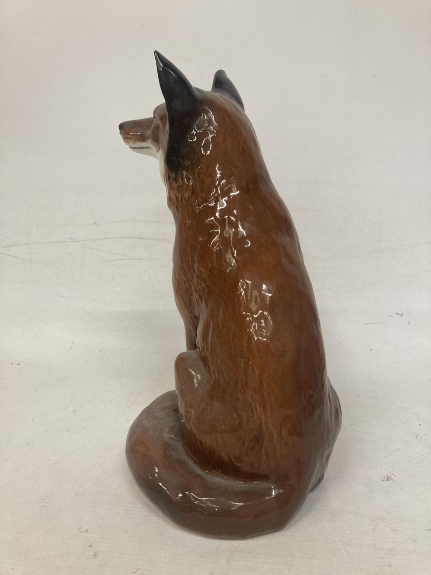 A LARGE MODEL OF A BESWICK FIRESIDE FOX - Image 4 of 5