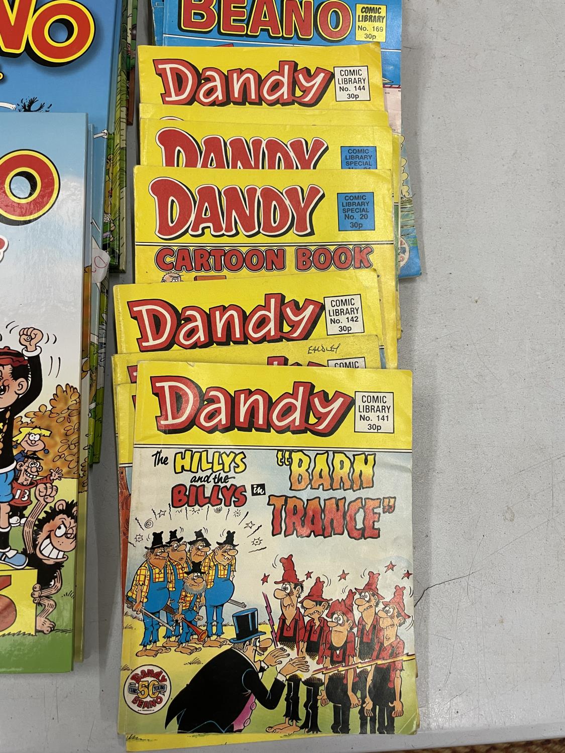 VARIOUS HARDBACK AND SOFTBACK DANDY AND BEANO BOOKS AND MAGAZINES - Image 4 of 4