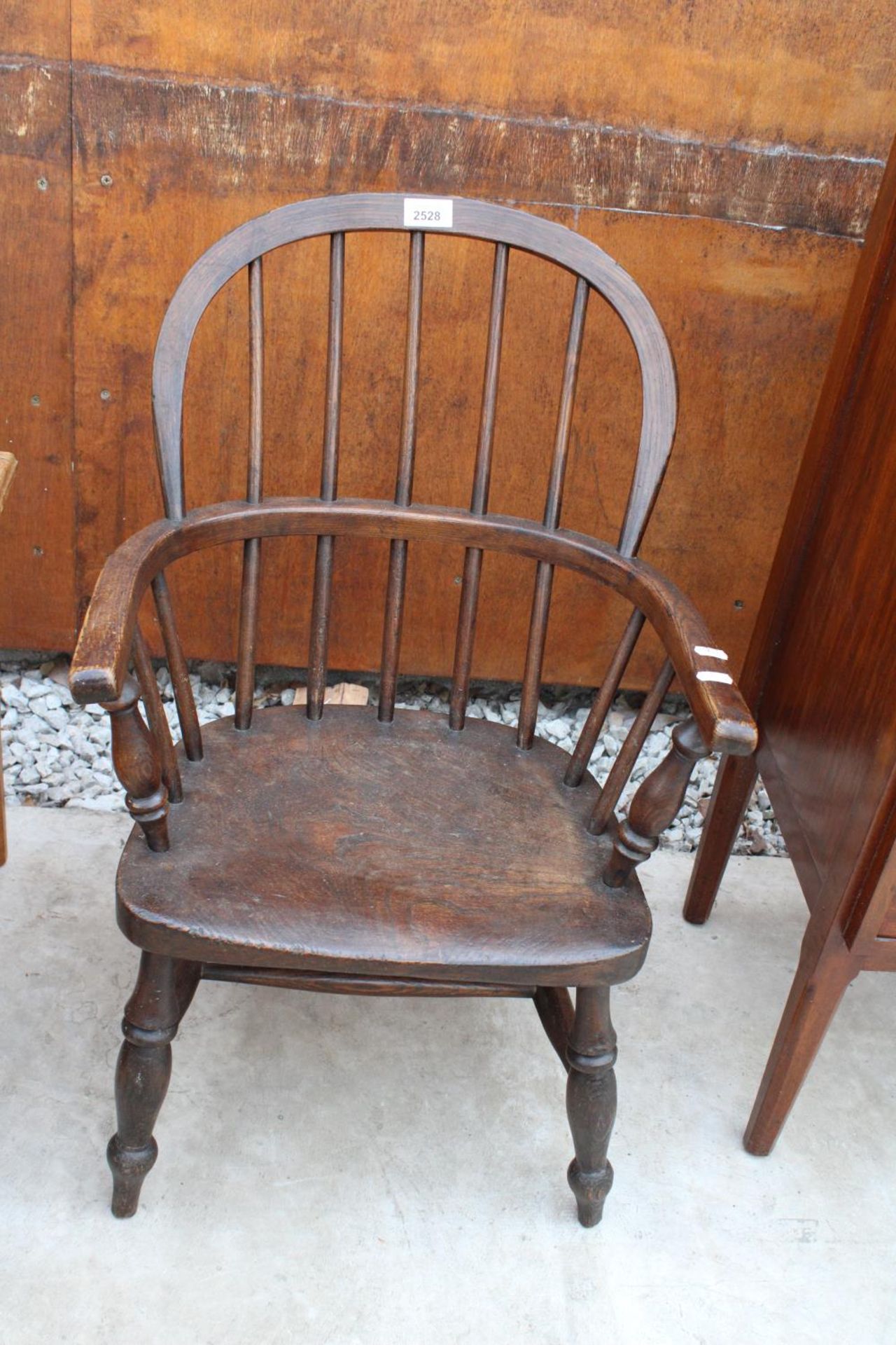 A VICTORIAN ELM WINDSOR CHAIR STAMPED E.T.WILLIAMS
