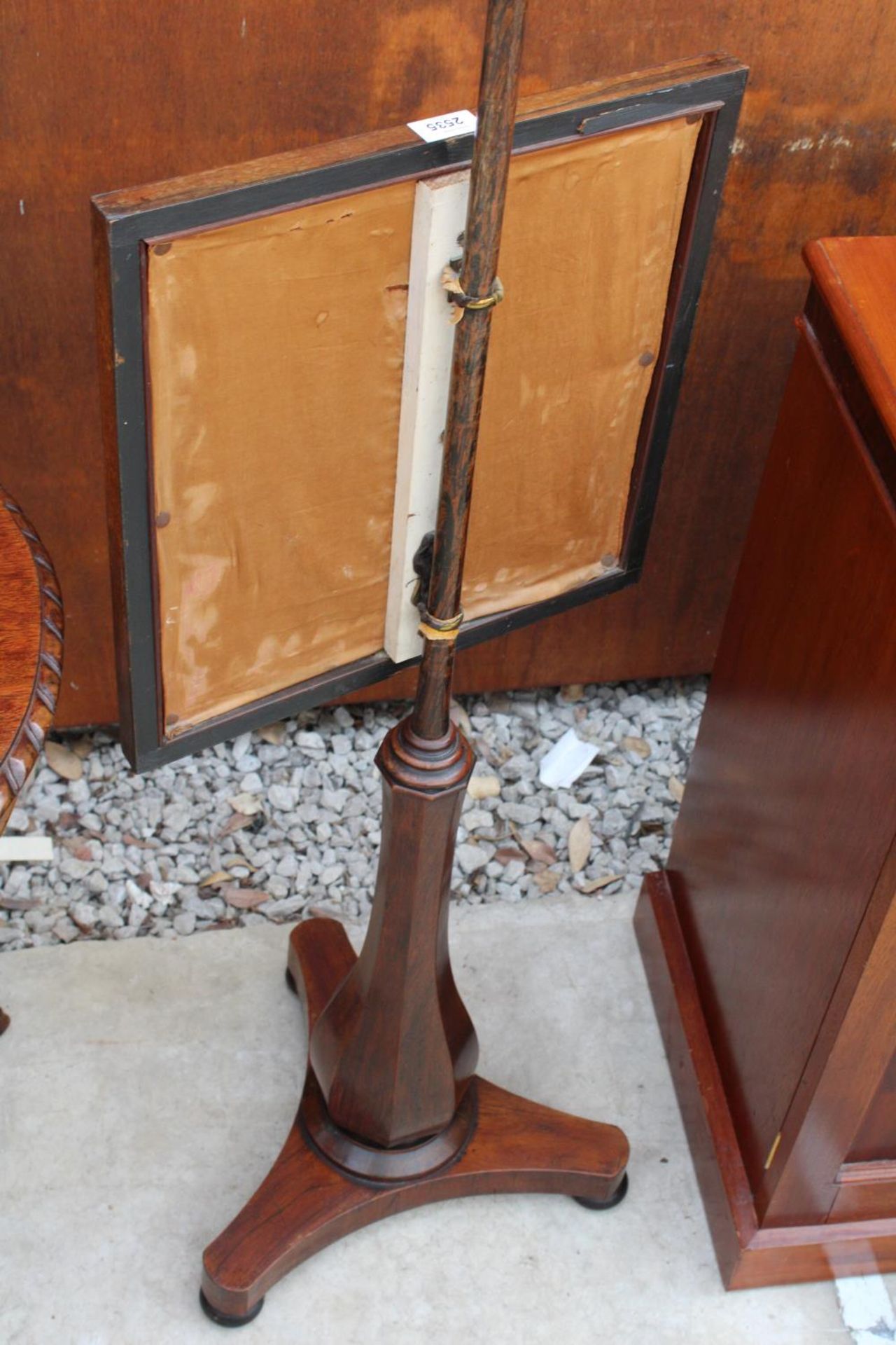 A VICTORIAN ROSEWOOD POLE SCREEN WITH INSET FLORAL WOOLWORK PANEL - Image 3 of 3