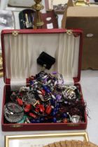 A BOX CONTAINING VINTAGE COSTUME JEWELLERY TO INCLUDE BROOCHES, RINGS, NECKLACES, ETC.,