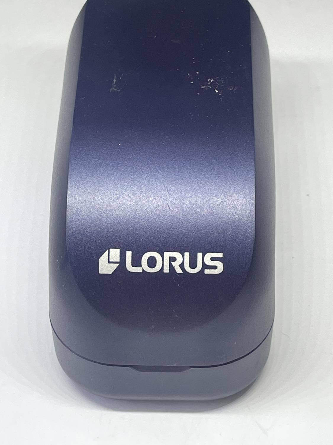 A LORUS WRIST WATCH IN A PRESENTATION BOX SEEN WORKING BUT NO WARRANTY - Image 3 of 3