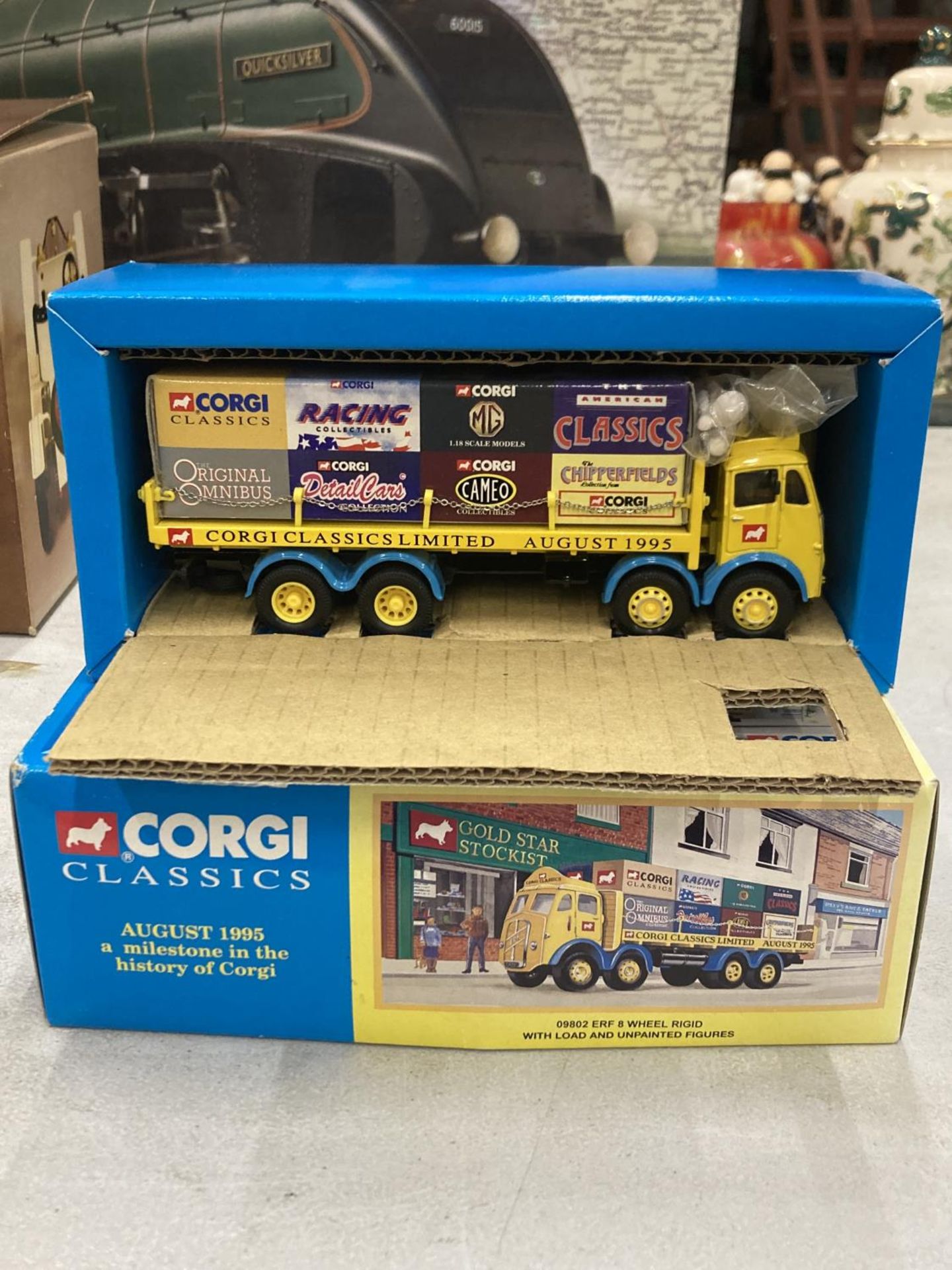 AN ASSORTMENT OF BOXED MODELS TO INCLUDE A MATCHBOX HER MAJESTY'S GOLD STATE COACH, A MATCHBOX