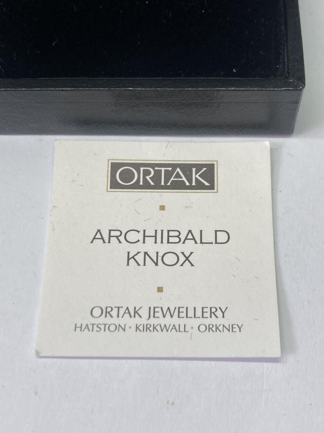 A PAIR OF ARCHIBALD KNOX SILVER EARRINGS IN A PRESENTATION BOX - Image 3 of 3