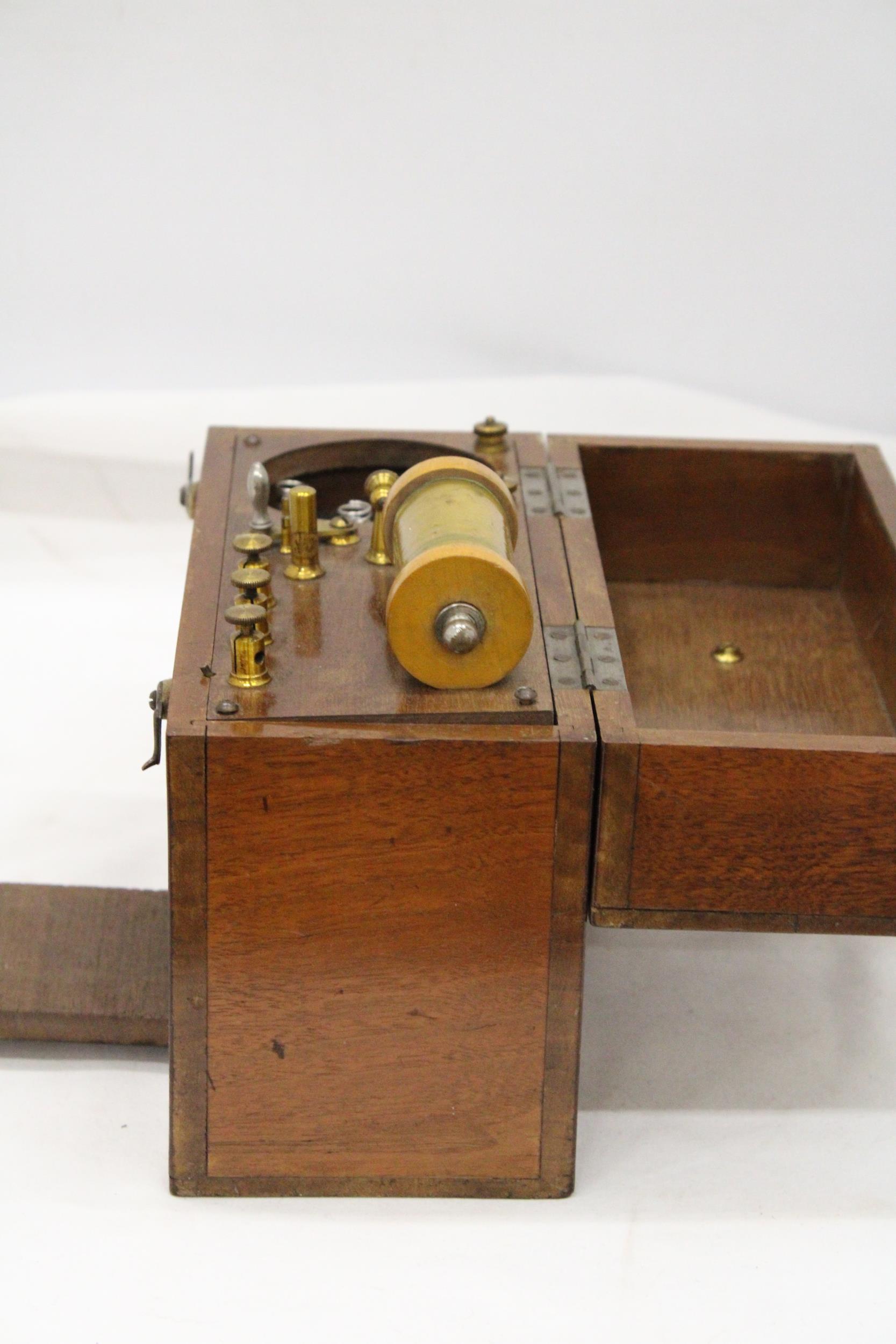 A VINTAGE ELECTRONIC MEDICAL APPLIANCE - IN OAK CASE - Image 5 of 6