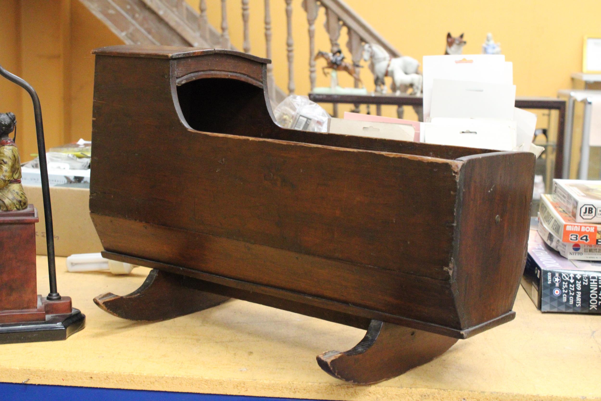 A VICTORIAN WOODEN ROCKING CRADLE - Image 6 of 6