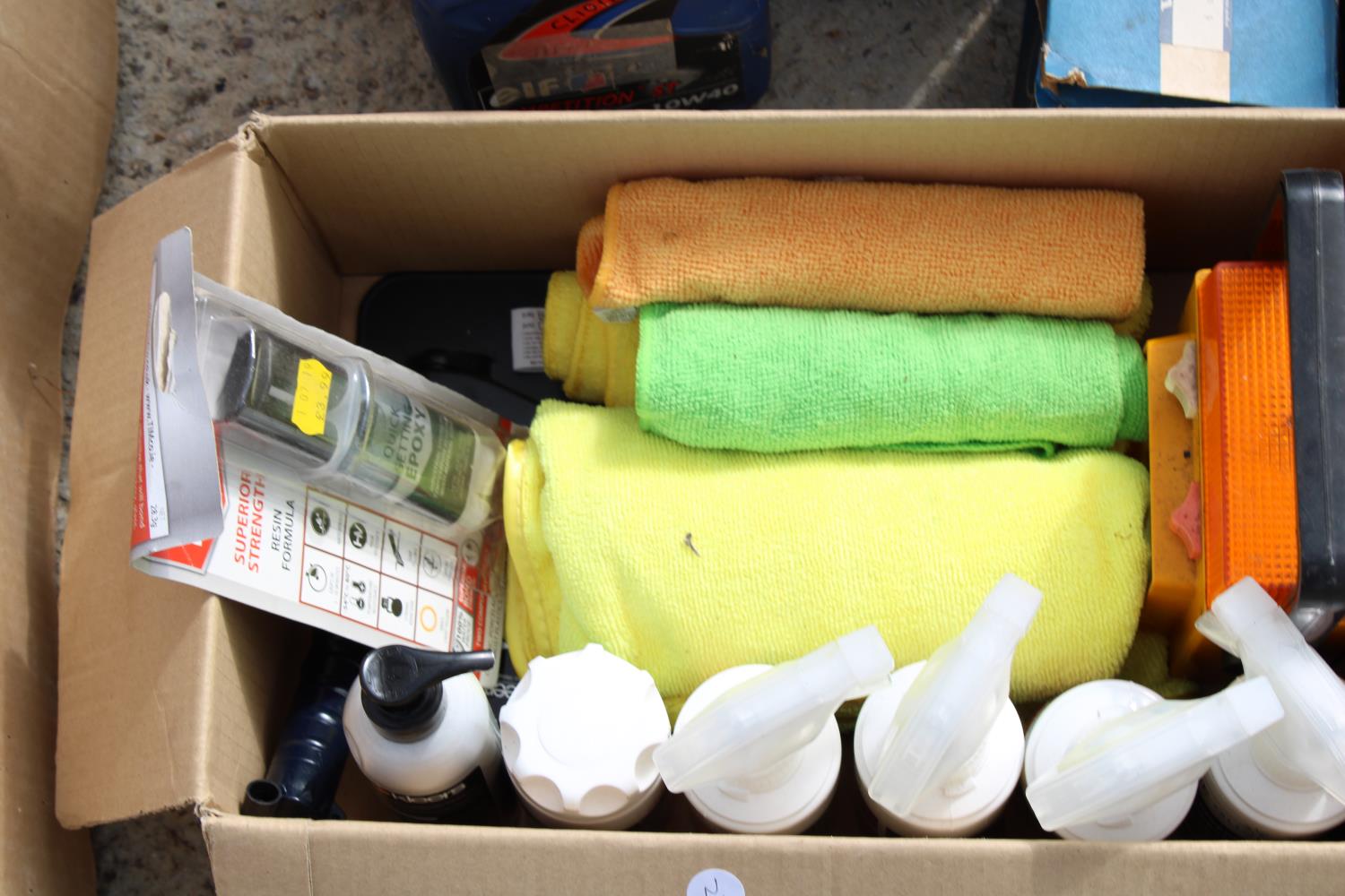 AN ASSORTMENT OF CAR ITEMS TO INCLUDE OILS, A FUEL CAN AND CLEANING PRODUCTS ETC - Image 3 of 3